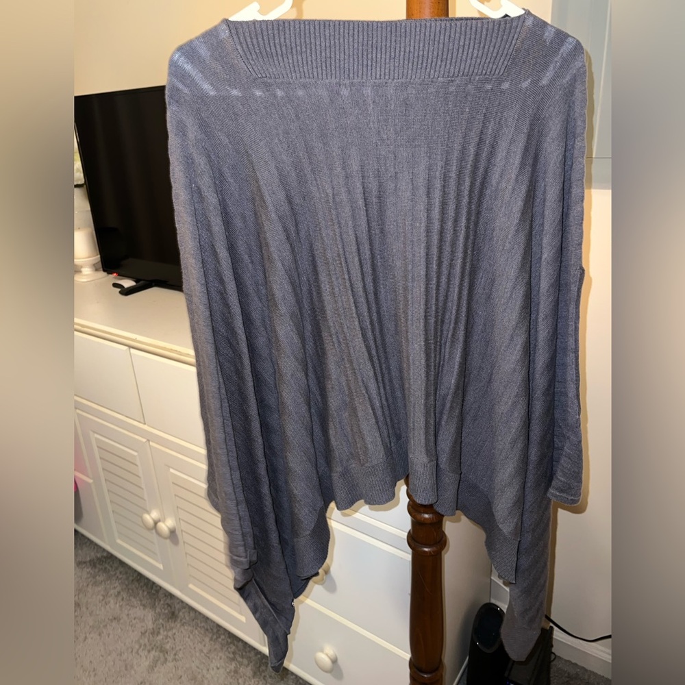 SOLD - Lululemon Forward Flow Poncho OS - Picture 7 of 9